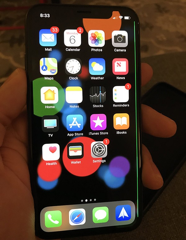 Еще одна болячка iPhone X: зеленые вертикальные линии